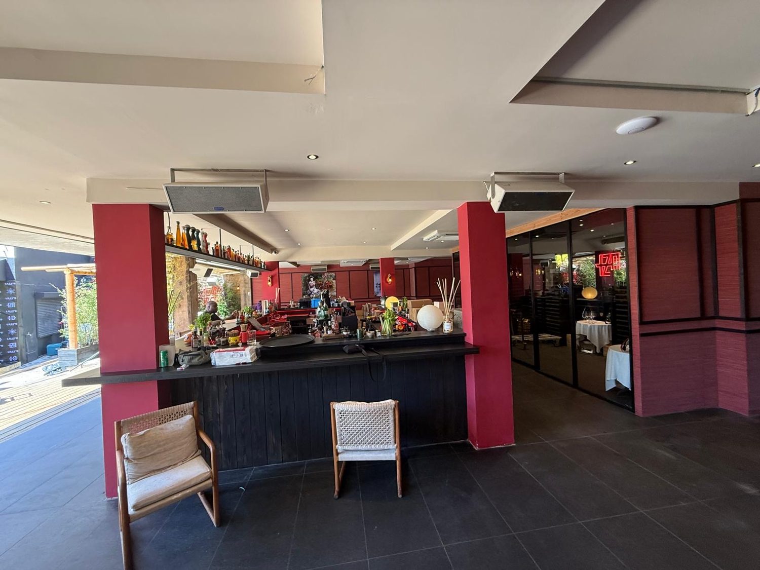 Rénovation d'un local professionnel avec comptoir